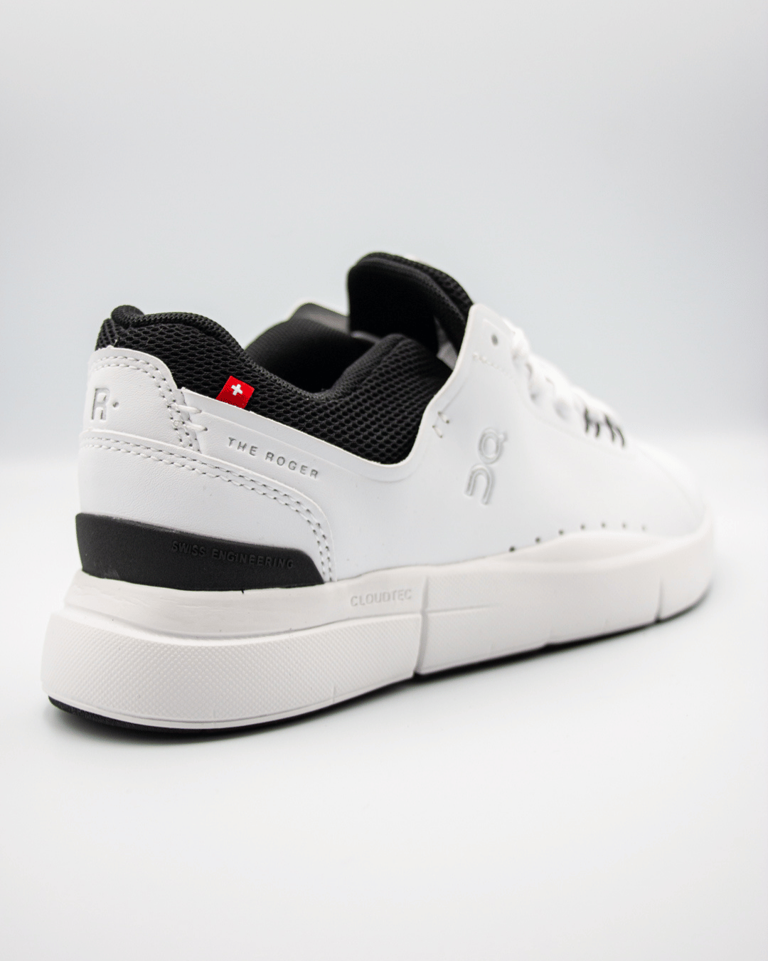 On The Roger Advantage White/Black