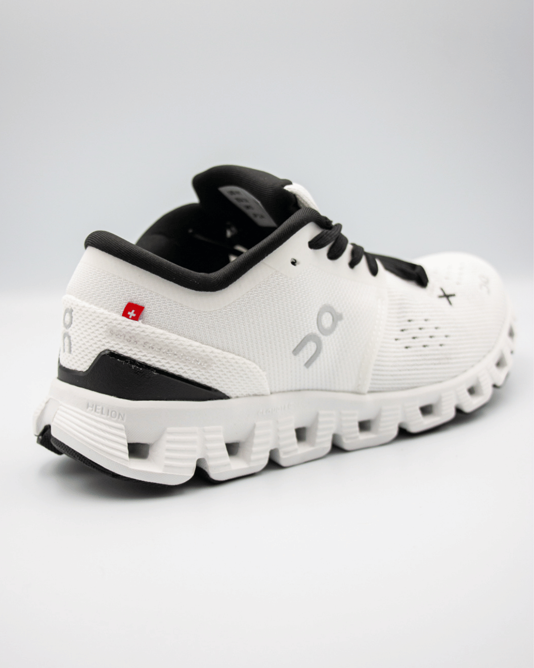 On Cloud X 4 White/Black
